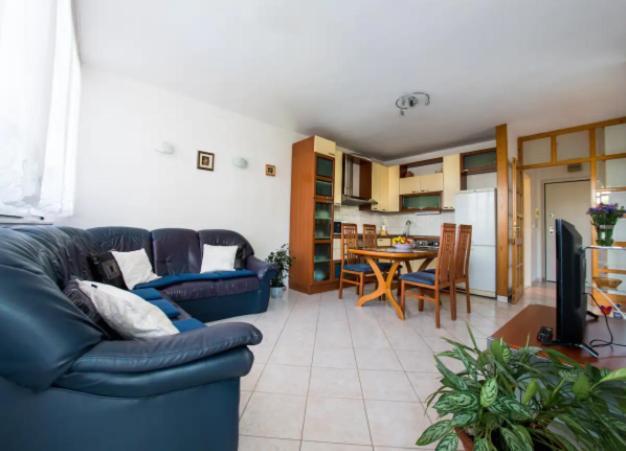 Close To Everything Need Apartment Split